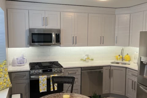 Stylish and functional kitchen cabinets design